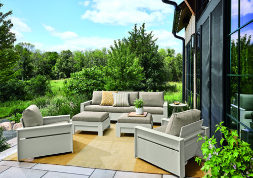Rayo sofa, chairs and ottomans.